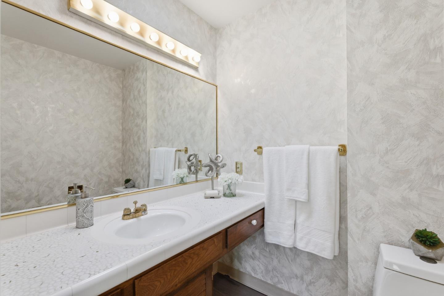 Detail Gallery Image 33 of 45 For 3104 Brittan Ave, San Carlos,  CA 94070 - 3 Beds | 2/1 Baths