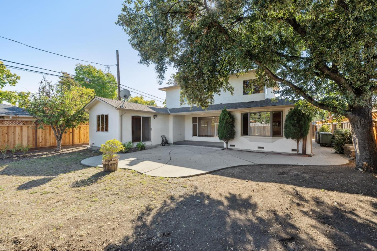 Detail Gallery Image 2 of 20 For 1155 London Ave, Sunnyvale,  CA 94087 - 5 Beds | 3 Baths