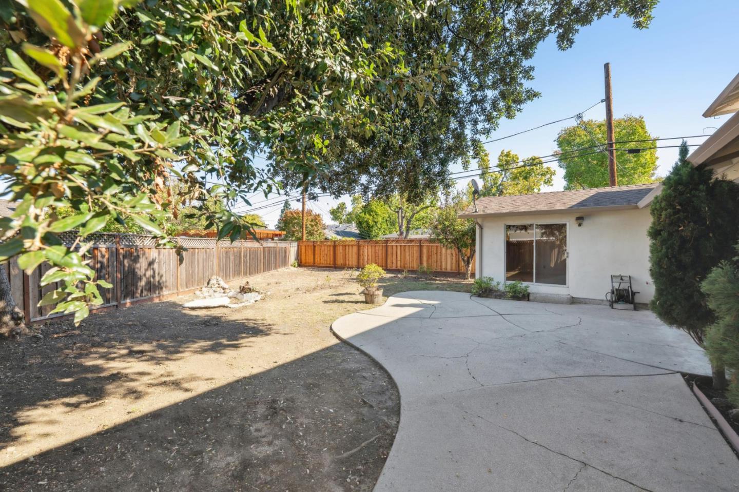 Detail Gallery Image 3 of 20 For 1155 London Ave, Sunnyvale,  CA 94087 - 5 Beds | 3 Baths