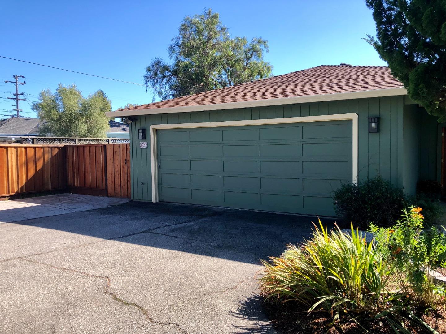 Detail Gallery Image 4 of 46 For 1220 Webster St, Santa Cruz,  CA 95062 - 3 Beds | 2 Baths