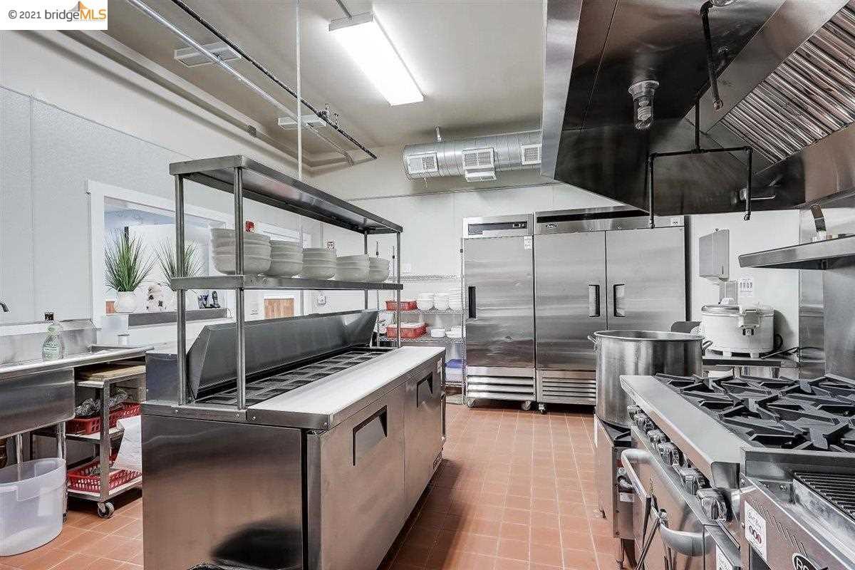 Detail Gallery Image 7 of 10 For 1612 International, Oakland,  CA 94606 - – Beds | – Baths