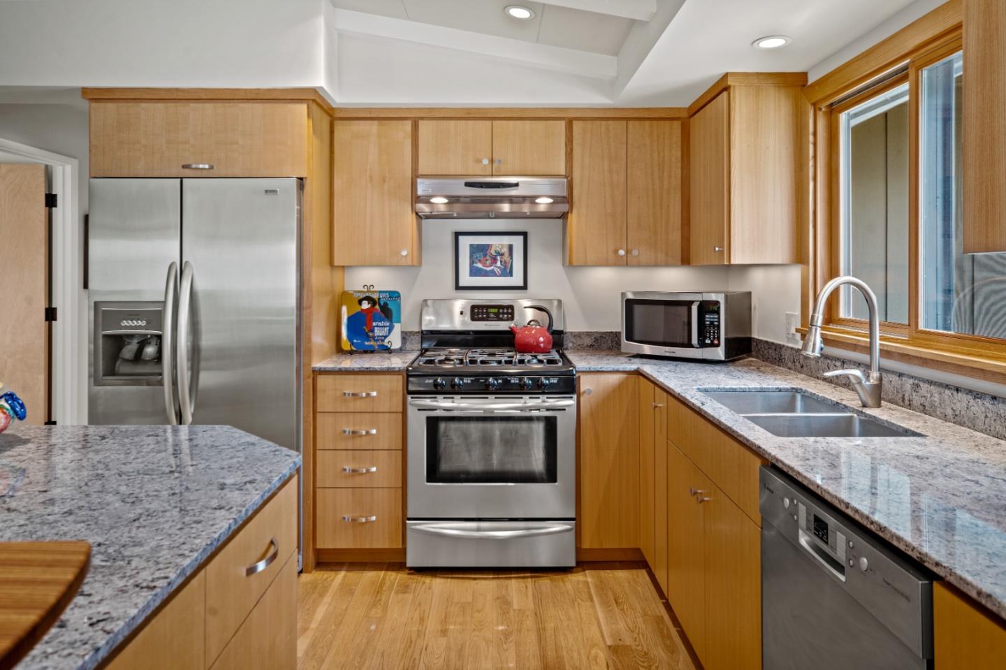 Detail Gallery Image 4 of 23 For 1665 Military Ave, Seaside,  CA 93955 - 3 Beds | 2 Baths