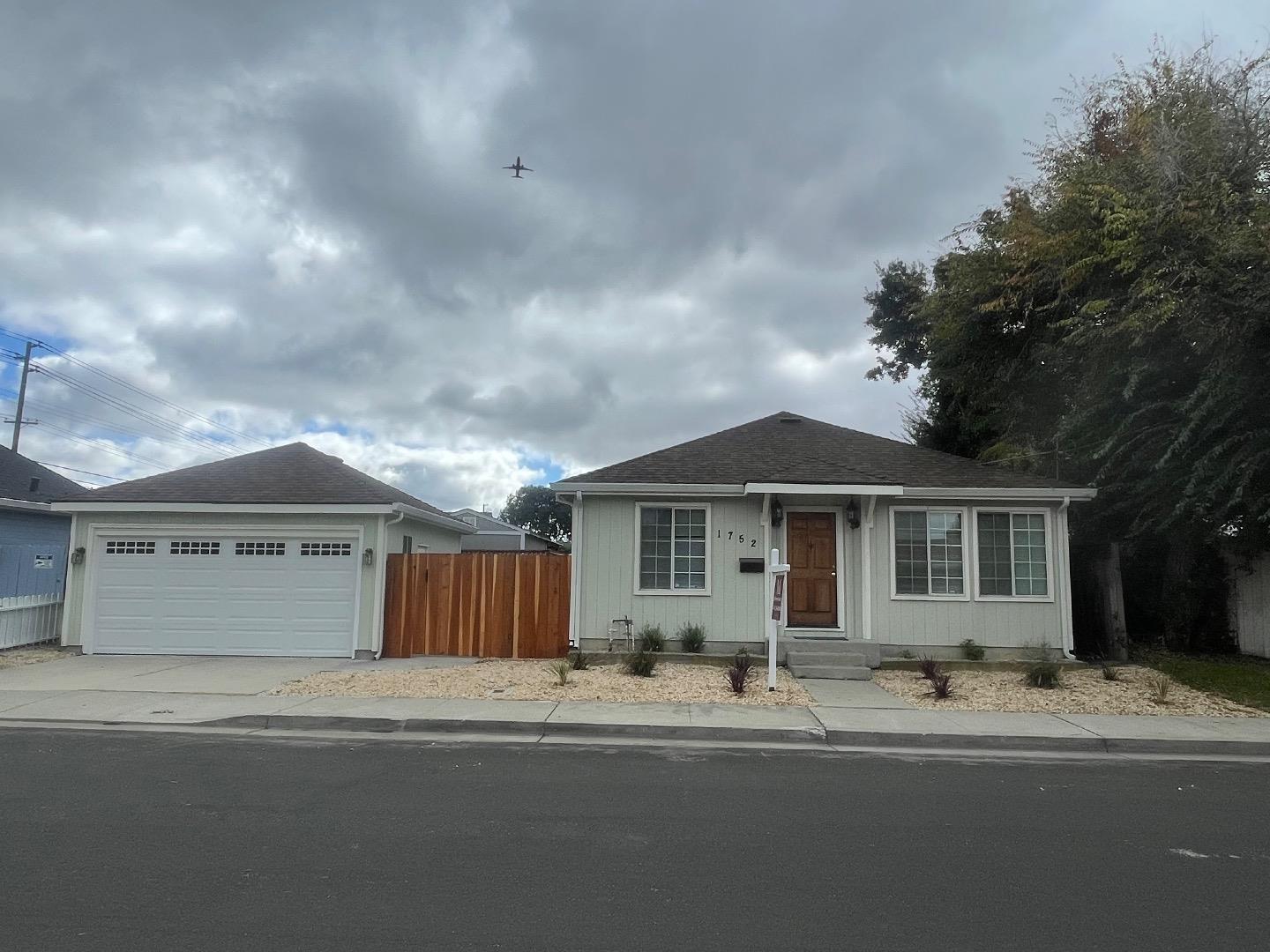 Detail Gallery Image 2 of 20 For 1752 Beech St, Santa Clara,  CA 95054 - 3 Beds | 2 Baths