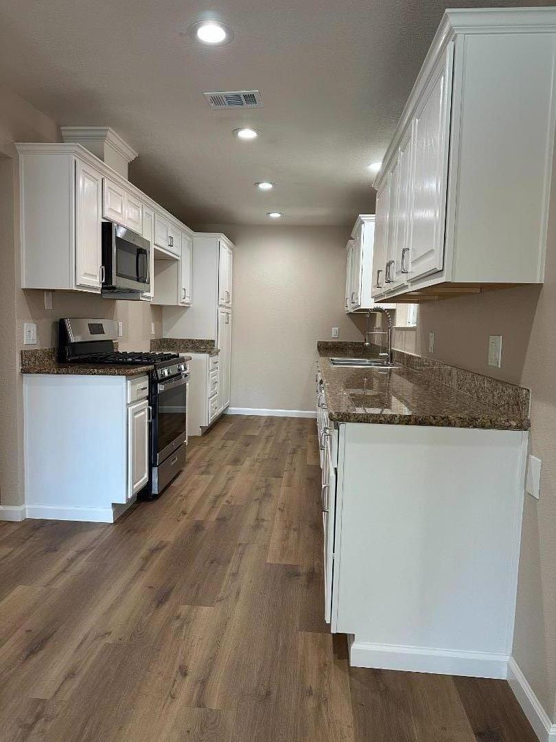 Detail Gallery Image 15 of 79 For 130 E 21st St, Tracy,  CA 95376 - 5 Beds | 2 Baths