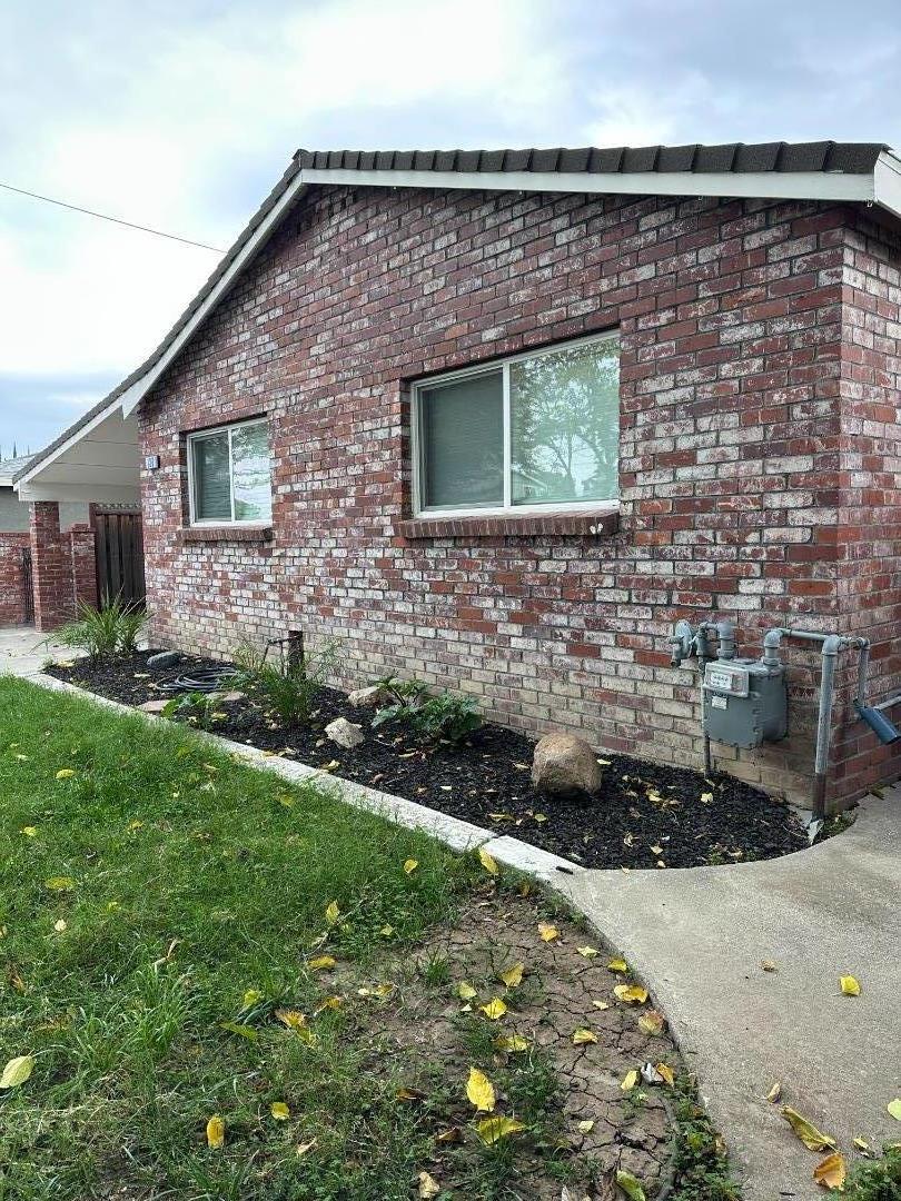 Detail Gallery Image 3 of 79 For 130 E 21st St, Tracy,  CA 95376 - 5 Beds | 2 Baths