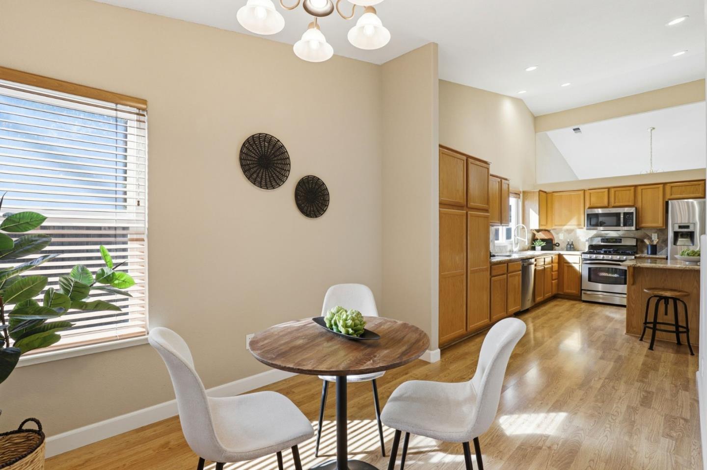 Detail Gallery Image 10 of 34 For 1486 Swallow Ln, Gilroy,  CA 95020 - 4 Beds | 2 Baths