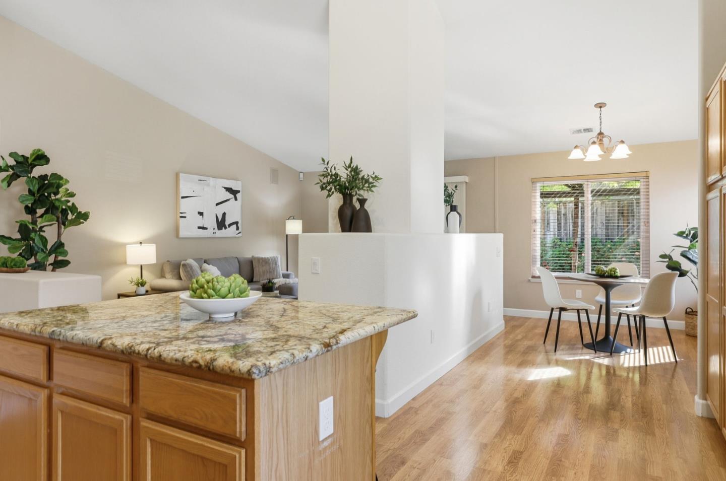 Detail Gallery Image 11 of 34 For 1486 Swallow Ln, Gilroy,  CA 95020 - 4 Beds | 2 Baths