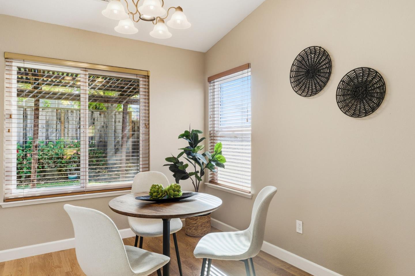 Detail Gallery Image 12 of 34 For 1486 Swallow Ln, Gilroy,  CA 95020 - 4 Beds | 2 Baths
