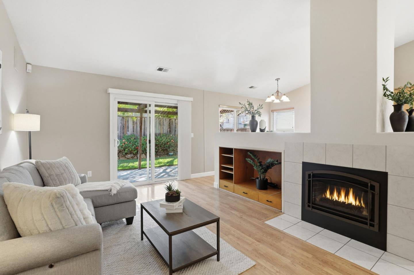 Detail Gallery Image 13 of 34 For 1486 Swallow Ln, Gilroy,  CA 95020 - 4 Beds | 2 Baths