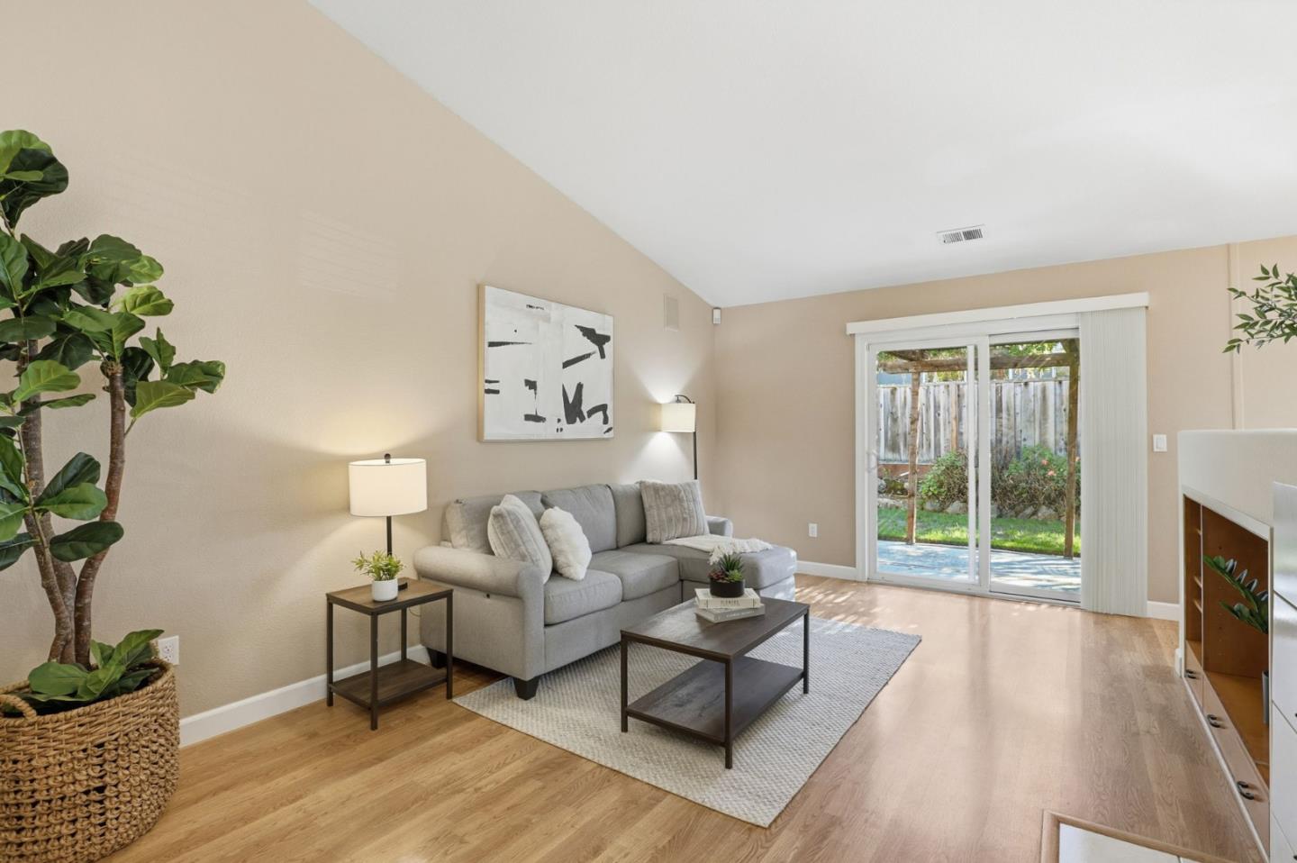 Detail Gallery Image 14 of 34 For 1486 Swallow Ln, Gilroy,  CA 95020 - 4 Beds | 2 Baths