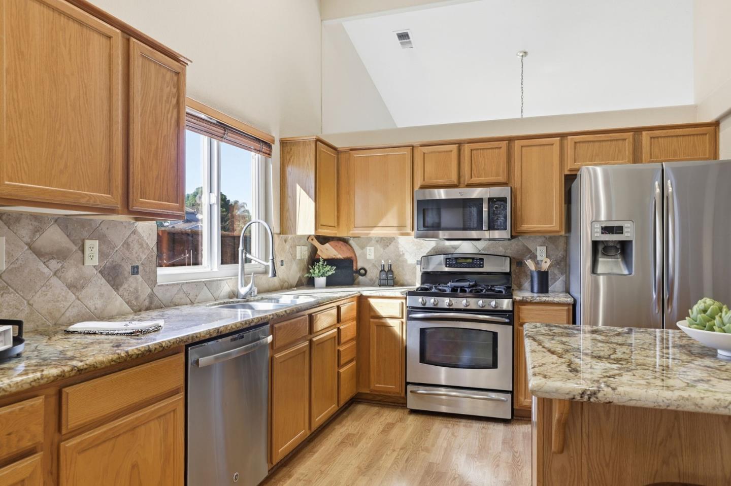 Detail Gallery Image 8 of 34 For 1486 Swallow Ln, Gilroy,  CA 95020 - 4 Beds | 2 Baths