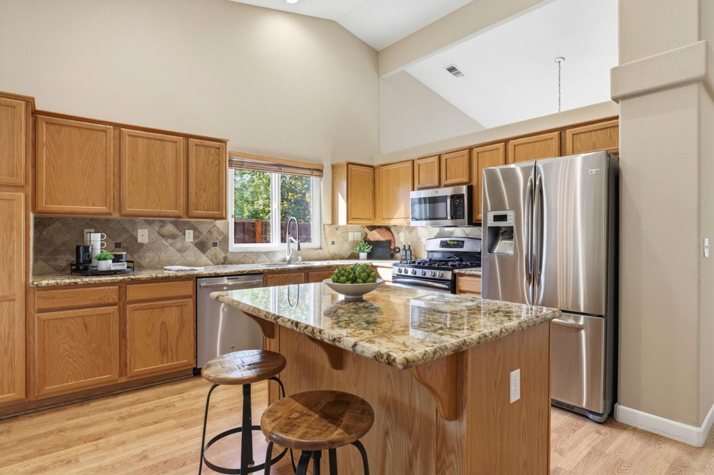 Detail Gallery Image 9 of 34 For 1486 Swallow Ln, Gilroy,  CA 95020 - 4 Beds | 2 Baths