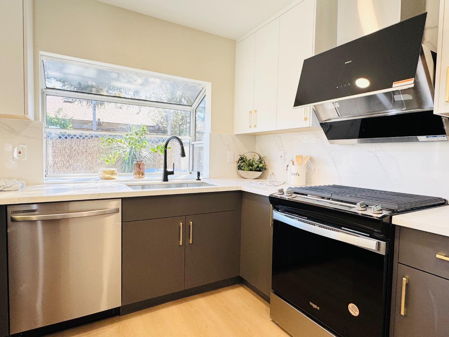 Detail Gallery Image 18 of 54 For 2204 Ladymuir Ct, San Jose,  CA 95131 - 4 Beds | 2 Baths