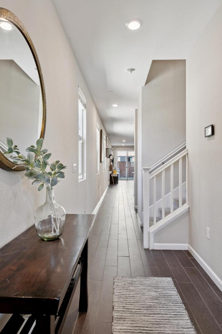 Detail Gallery Image 11 of 75 For 2521 Apricot Way, Gilroy,  CA 95020 - 3 Beds | 2/1 Baths