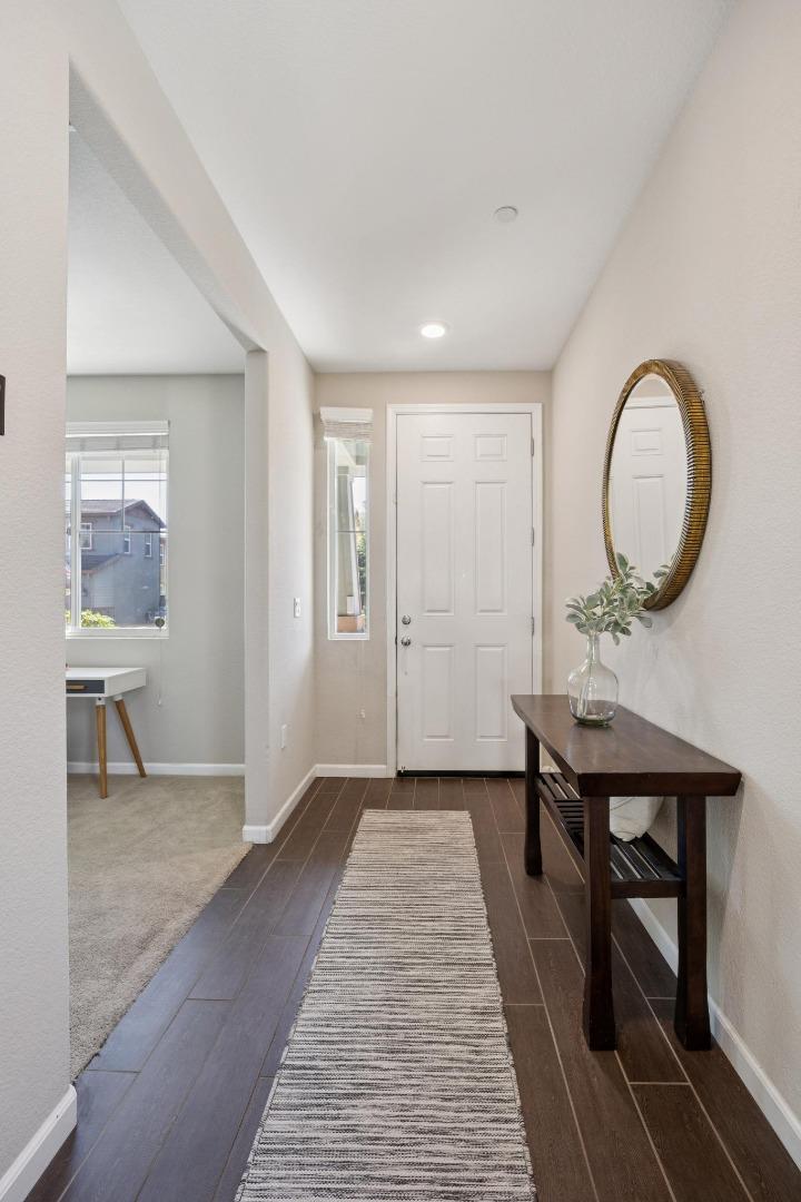 Detail Gallery Image 13 of 75 For 2521 Apricot Way, Gilroy,  CA 95020 - 3 Beds | 2/1 Baths
