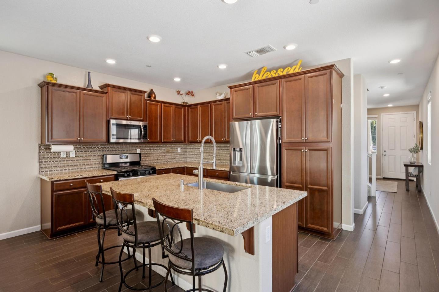 Detail Gallery Image 15 of 75 For 2521 Apricot Way, Gilroy,  CA 95020 - 3 Beds | 2/1 Baths