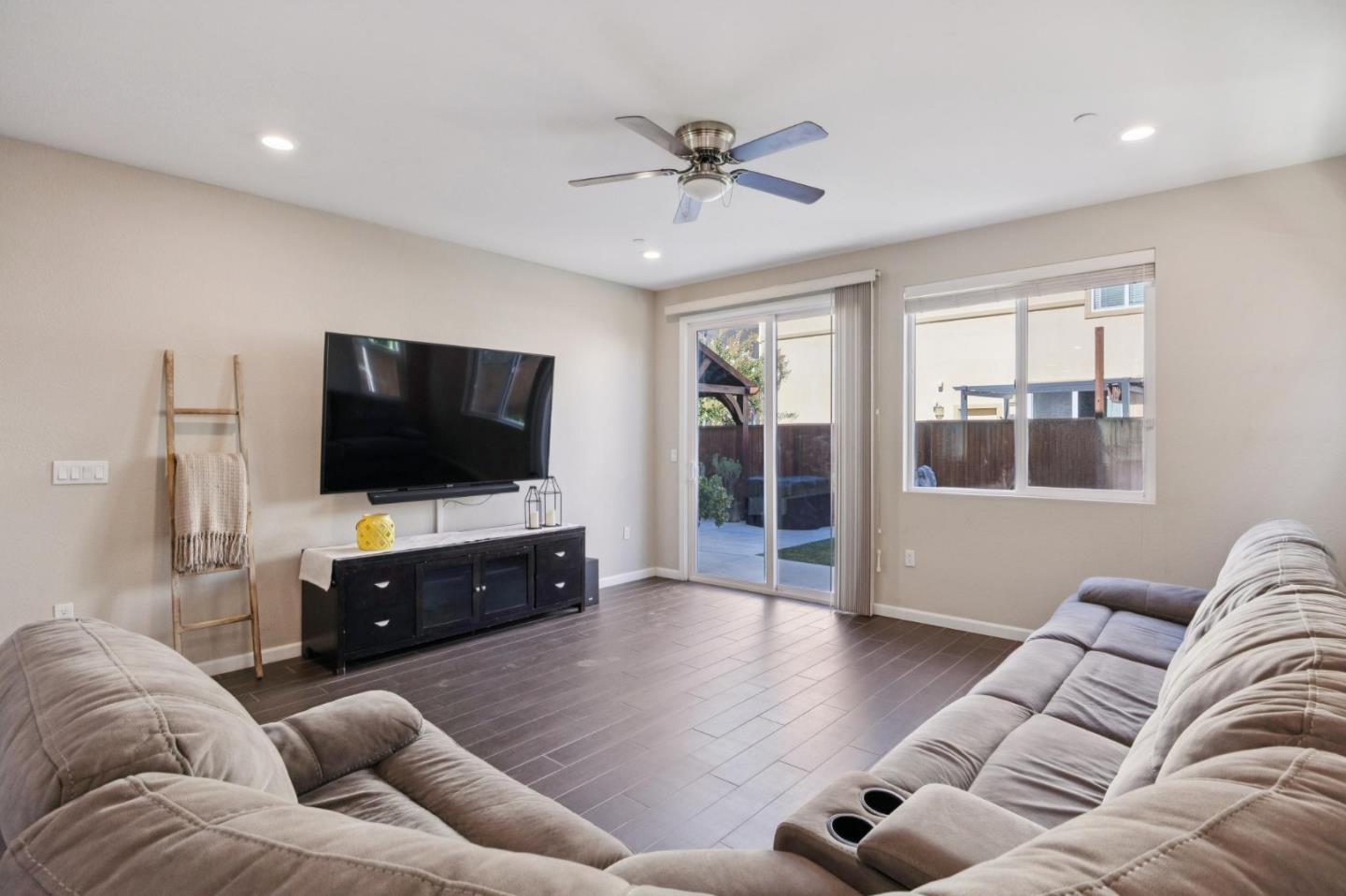 Detail Gallery Image 25 of 75 For 2521 Apricot Way, Gilroy,  CA 95020 - 3 Beds | 2/1 Baths