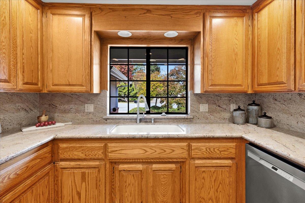 Detail Gallery Image 15 of 44 For 2304 Mattison Ln, Santa Cruz,  CA 95062 - 3 Beds | 2 Baths