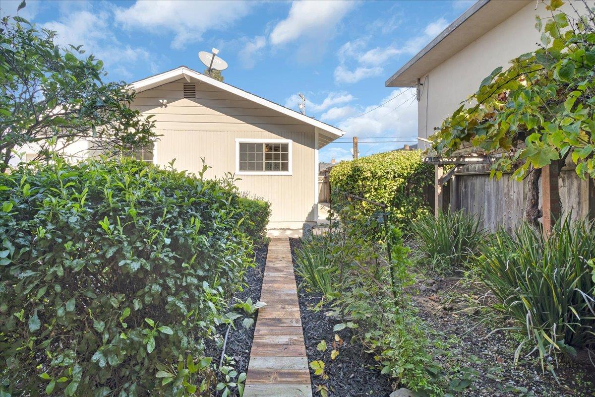 Detail Gallery Image 40 of 44 For 2304 Mattison Ln, Santa Cruz,  CA 95062 - 3 Beds | 2 Baths