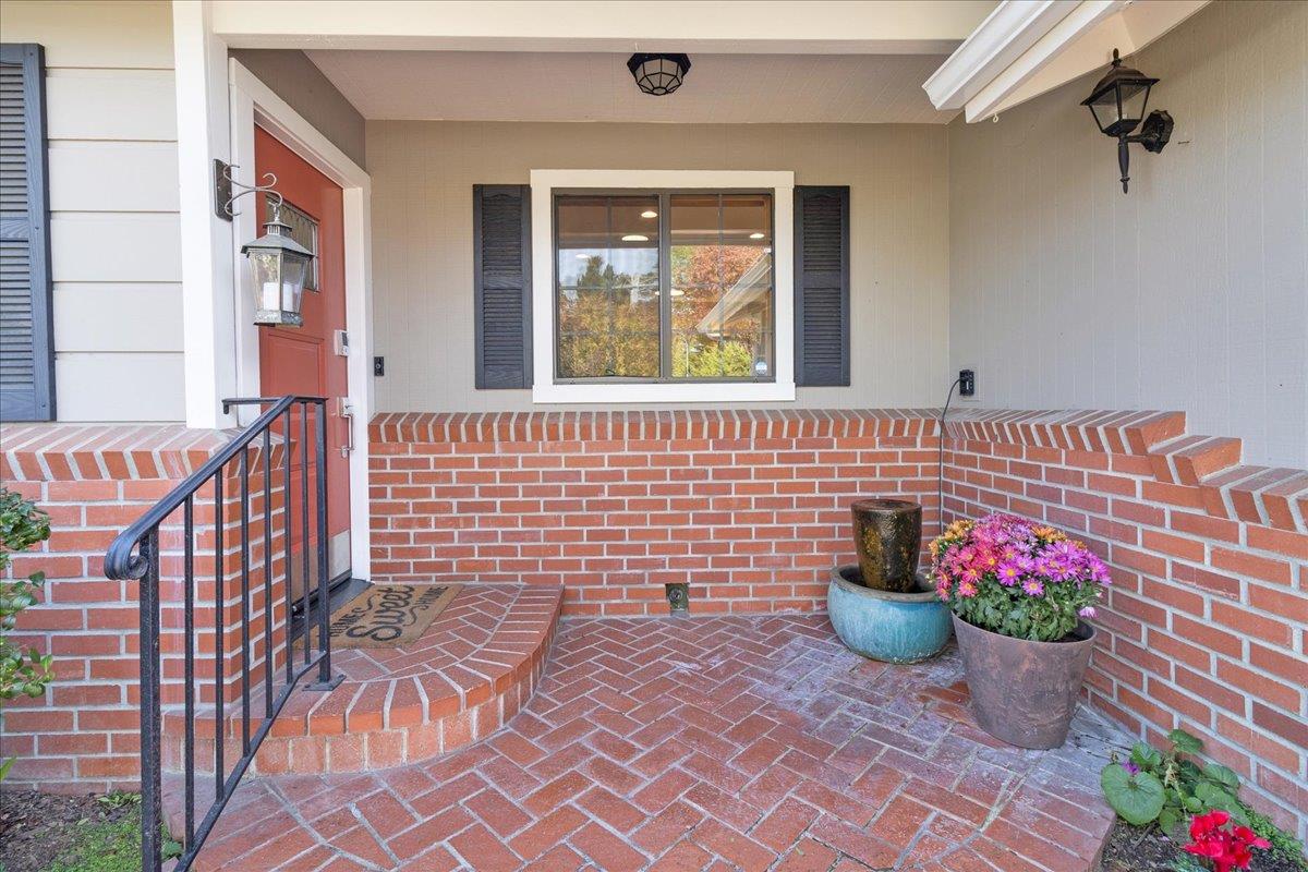 Detail Gallery Image 5 of 44 For 2304 Mattison Ln, Santa Cruz,  CA 95062 - 3 Beds | 2 Baths