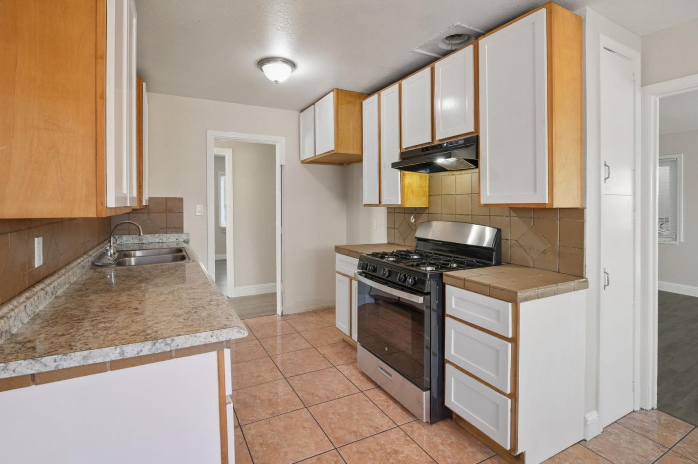 Detail Gallery Image 10 of 43 For 957 Oakwood Ave, Vallejo,  CA 94591 - 4 Beds | 1 Baths