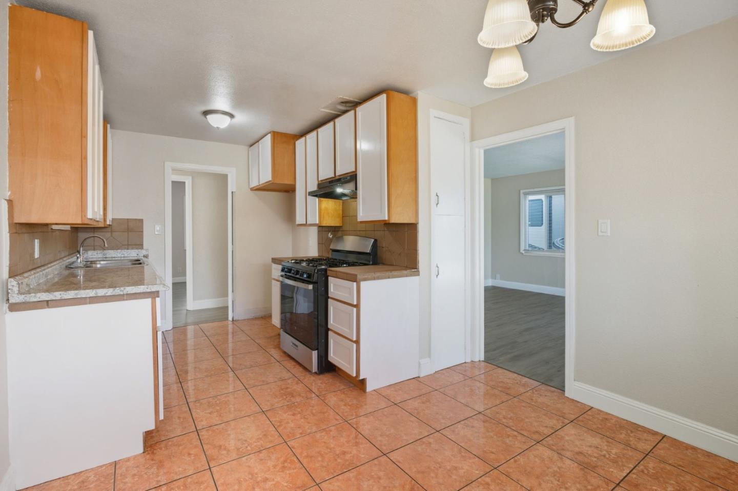 Detail Gallery Image 14 of 43 For 957 Oakwood Ave, Vallejo,  CA 94591 - 4 Beds | 1 Baths