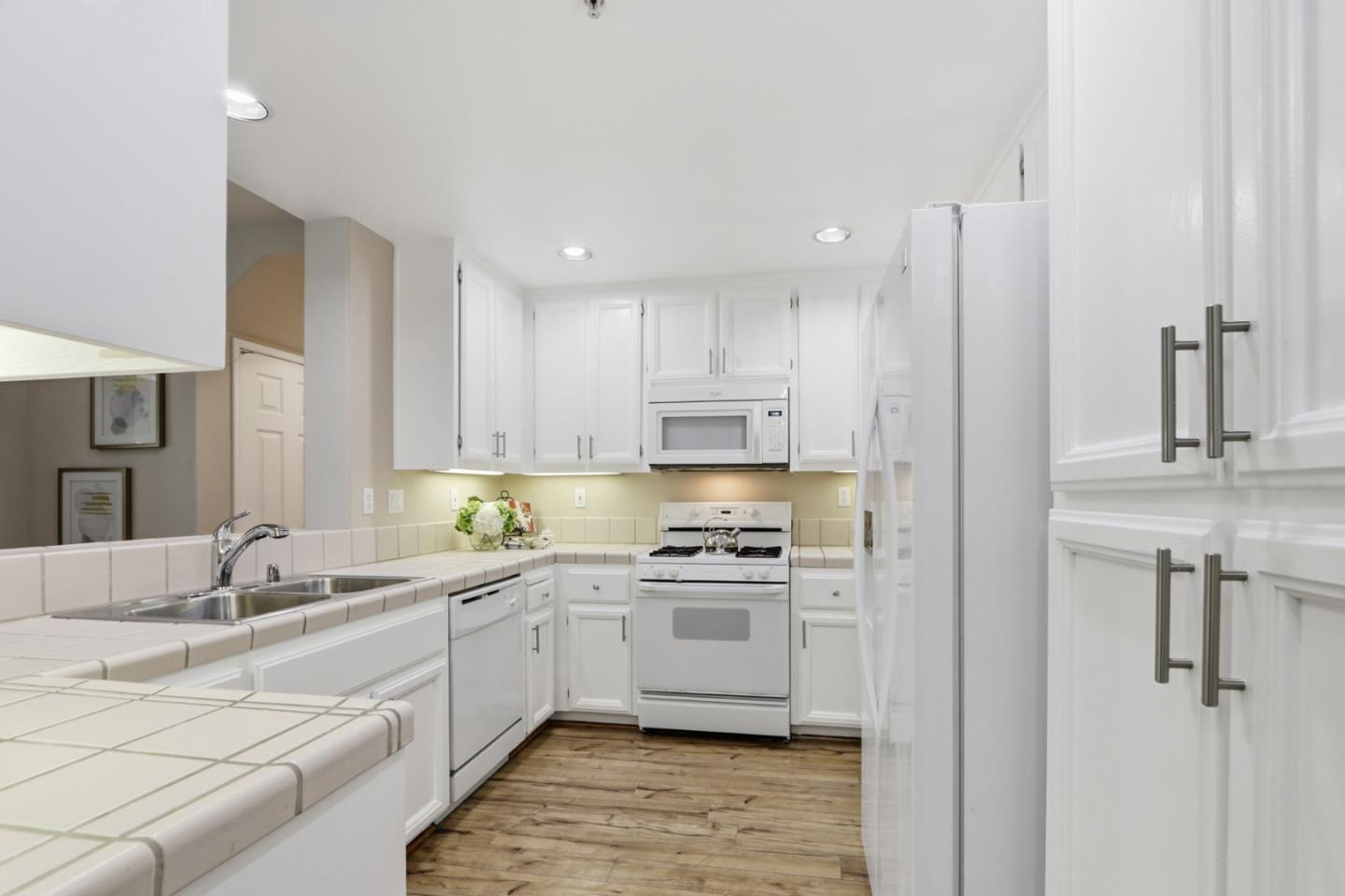 Detail Gallery Image 12 of 43 For 1237 Altissimo Pl, San Jose,  CA 95131 - 3 Beds | 3 Baths