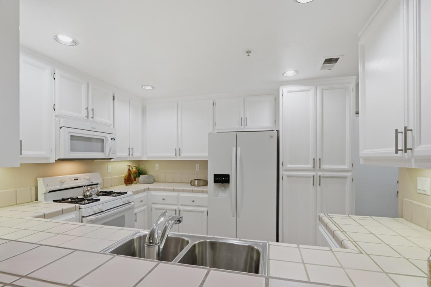 Detail Gallery Image 13 of 43 For 1237 Altissimo Pl, San Jose,  CA 95131 - 3 Beds | 3 Baths