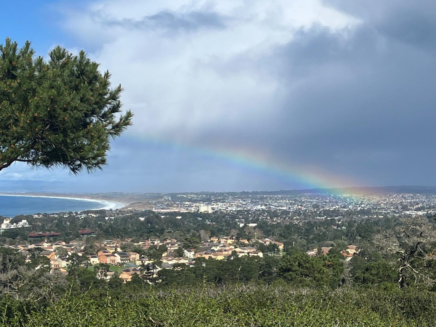 Detail Gallery Image 4 of 43 For 23800 Fairfield Pl, Carmel,  CA 93923 - 4 Beds | 2/1 Baths