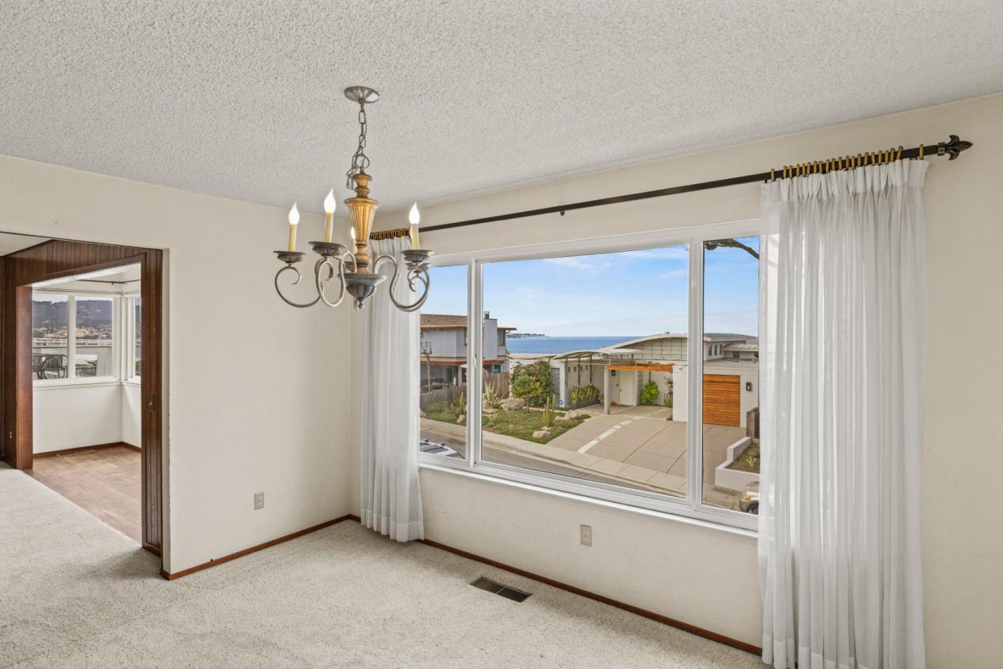 Detail Gallery Image 13 of 51 For 146 Seafoam Ave, Monterey,  CA 93940 - 4 Beds | 2 Baths