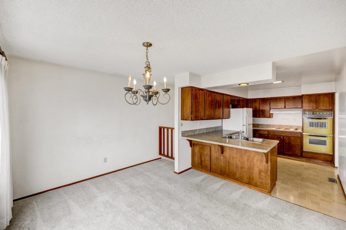 Detail Gallery Image 14 of 51 For 146 Seafoam Ave, Monterey,  CA 93940 - 4 Beds | 2 Baths