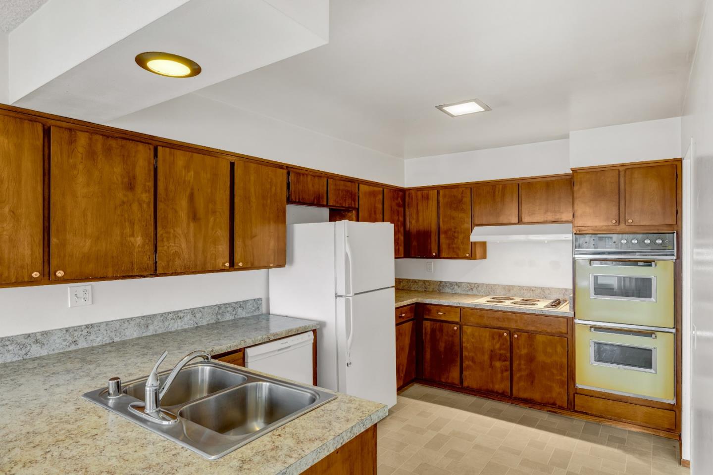 Detail Gallery Image 17 of 51 For 146 Seafoam Ave, Monterey,  CA 93940 - 4 Beds | 2 Baths