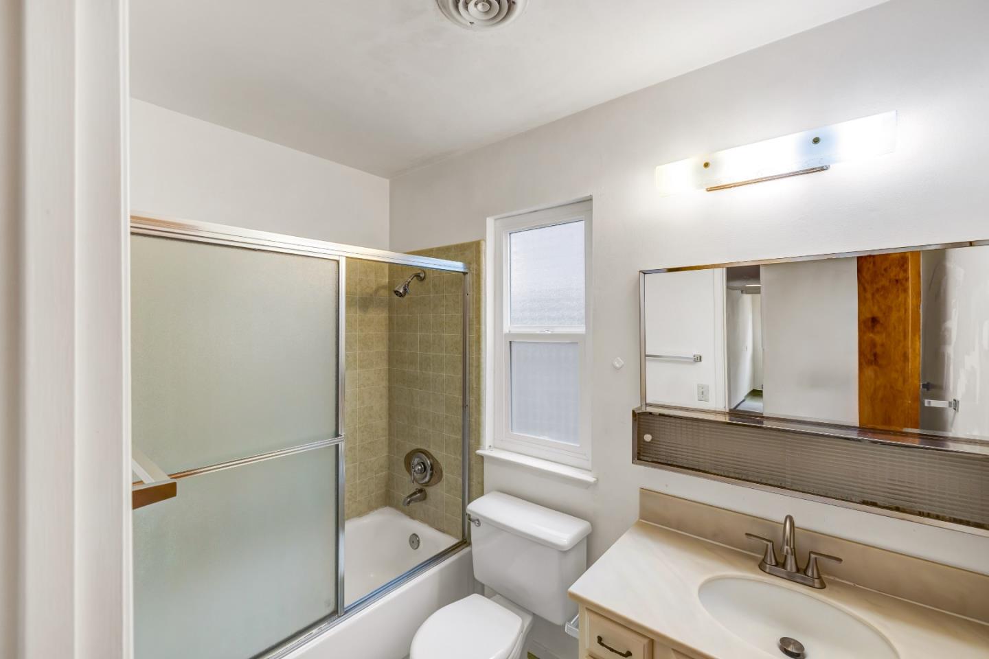 Detail Gallery Image 27 of 51 For 146 Seafoam Ave, Monterey,  CA 93940 - 4 Beds | 2 Baths