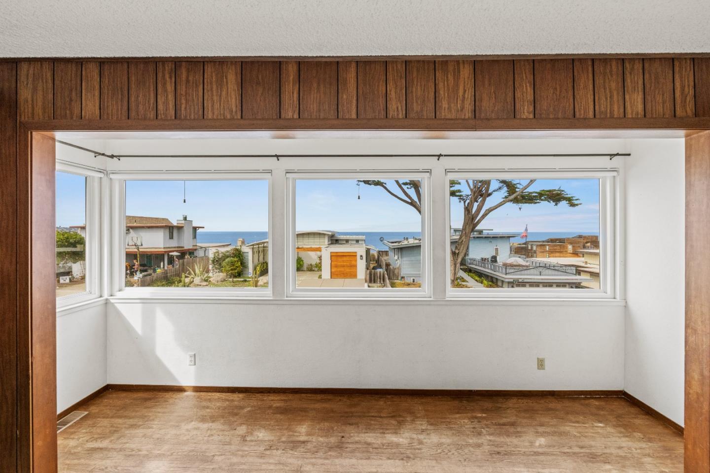 Detail Gallery Image 6 of 51 For 146 Seafoam Ave, Monterey,  CA 93940 - 4 Beds | 2 Baths