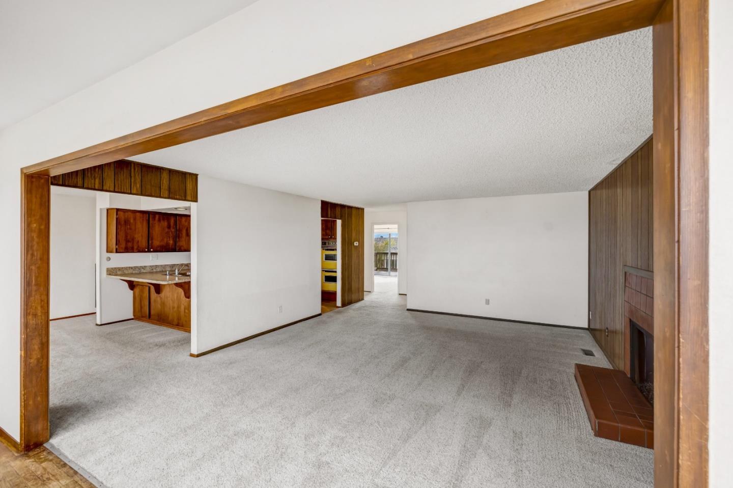 Detail Gallery Image 9 of 51 For 146 Seafoam Ave, Monterey,  CA 93940 - 4 Beds | 2 Baths