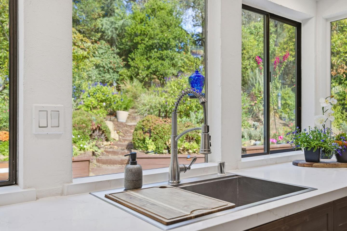 Detail Gallery Image 10 of 85 For 15098 Elm Park Park, Monte Sereno,  CA 95030 - 4 Beds | 2/1 Baths