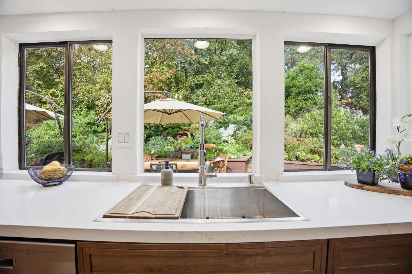 Detail Gallery Image 11 of 85 For 15098 Elm Park Park, Monte Sereno,  CA 95030 - 4 Beds | 2/1 Baths