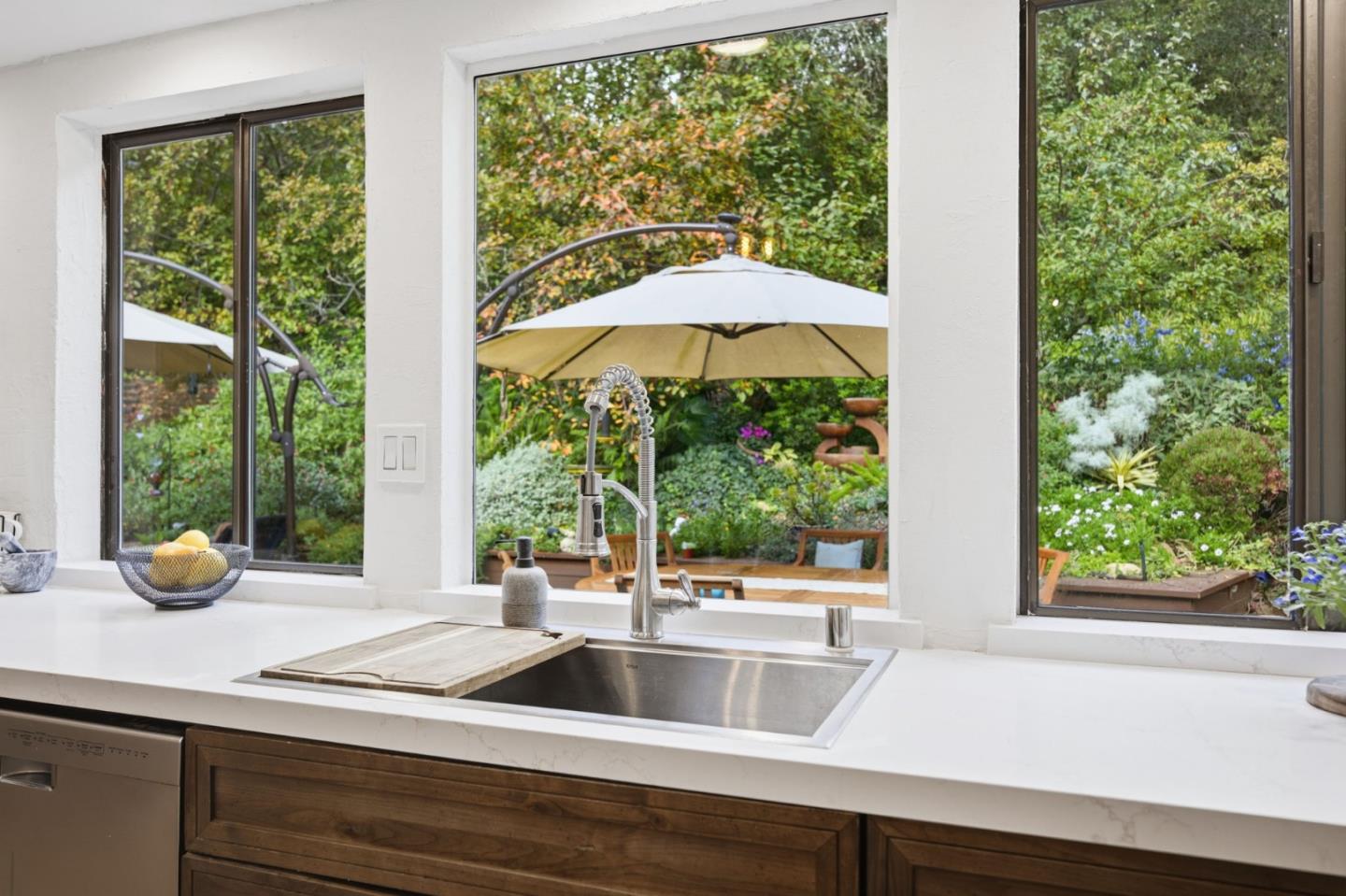 Detail Gallery Image 12 of 85 For 15098 Elm Park Park, Monte Sereno,  CA 95030 - 4 Beds | 2/1 Baths