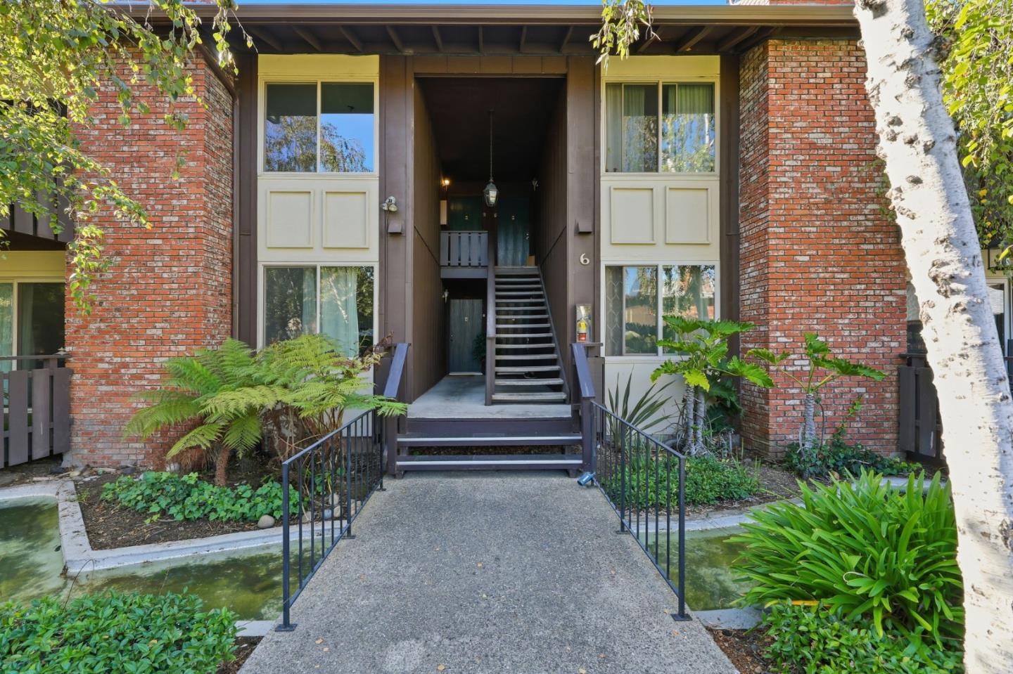 Detail Gallery Image 2 of 24 For 100 E Middlefield Rd 6g,  Mountain View,  CA 94043 - 2 Beds | 2 Baths