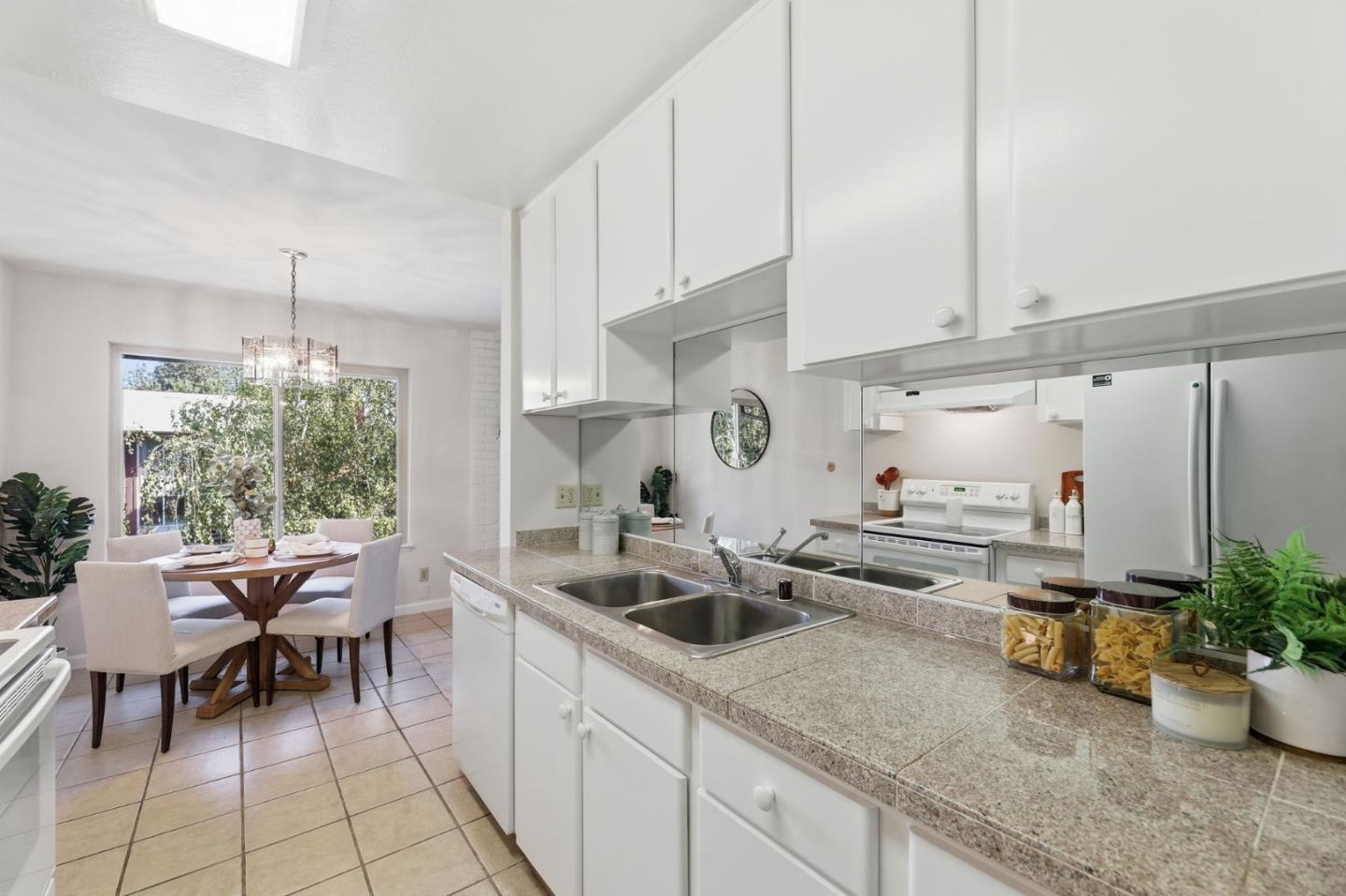 Detail Gallery Image 4 of 24 For 100 E Middlefield Rd 6g,  Mountain View,  CA 94043 - 2 Beds | 2 Baths