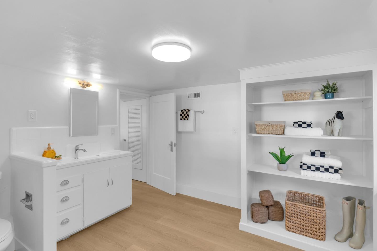 Detail Gallery Image 13 of 81 For 1183 Yosemite Ave, San Jose,  CA 95126 - 4 Beds | 3 Baths