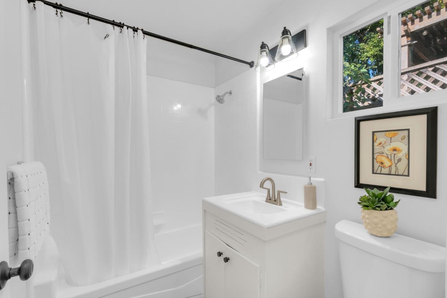 Detail Gallery Image 24 of 81 For 1183 Yosemite Ave, San Jose,  CA 95126 - 4 Beds | 3 Baths