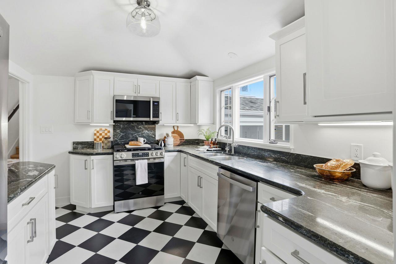 Detail Gallery Image 6 of 81 For 1183 Yosemite Ave, San Jose,  CA 95126 - 4 Beds | 3 Baths