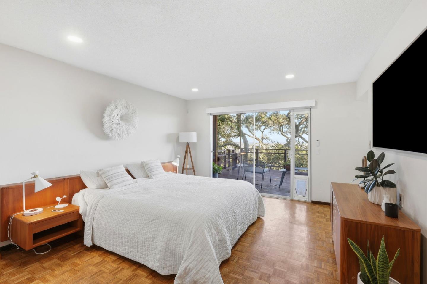 Detail Gallery Image 20 of 42 For 410 Conil Way, Portola Valley,  CA 94028 - 5 Beds | 3/1 Baths