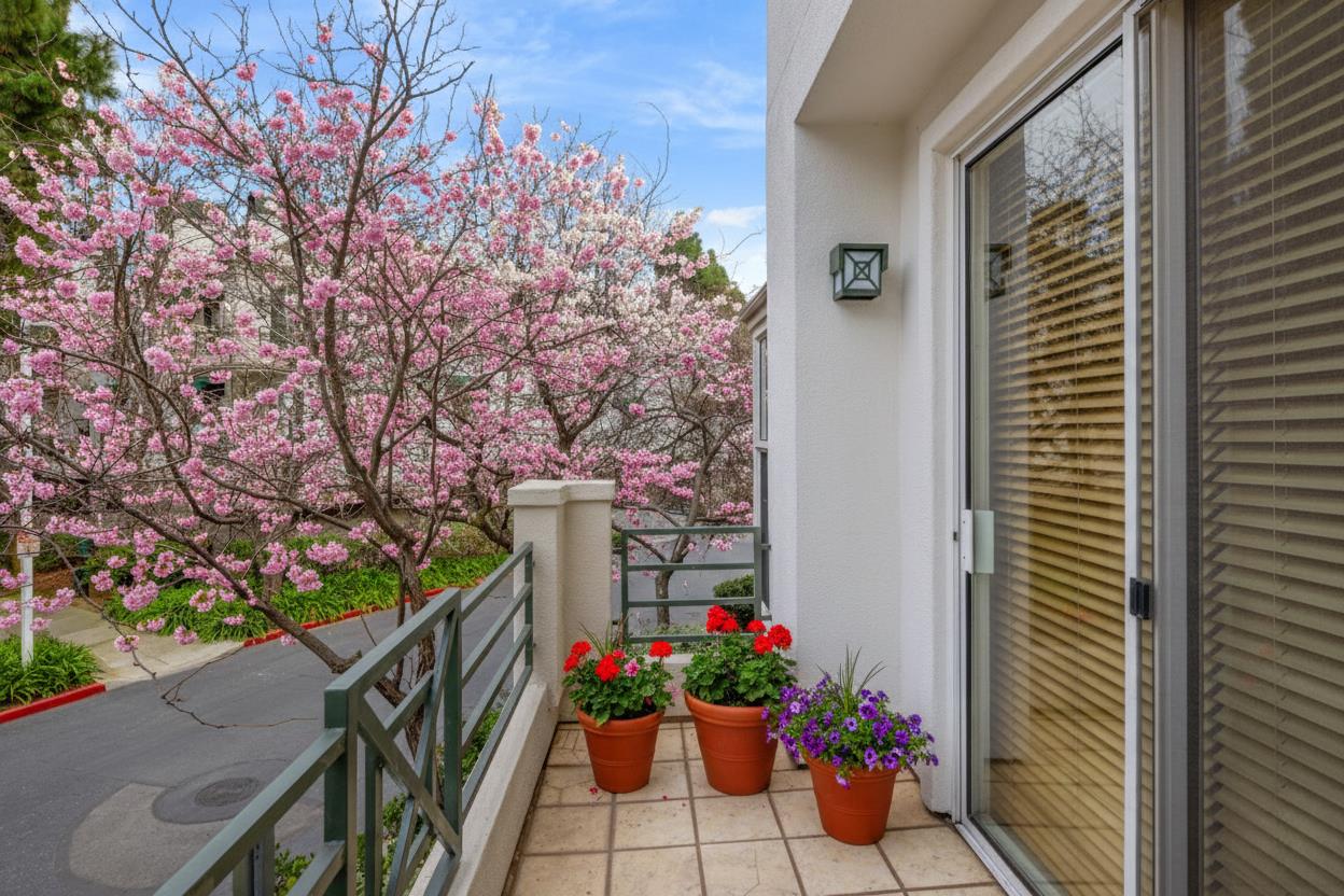 Detail Gallery Image 12 of 52 For 425 Navaro Way #108,  San Jose,  CA 95134 - 3 Beds | 2/1 Baths