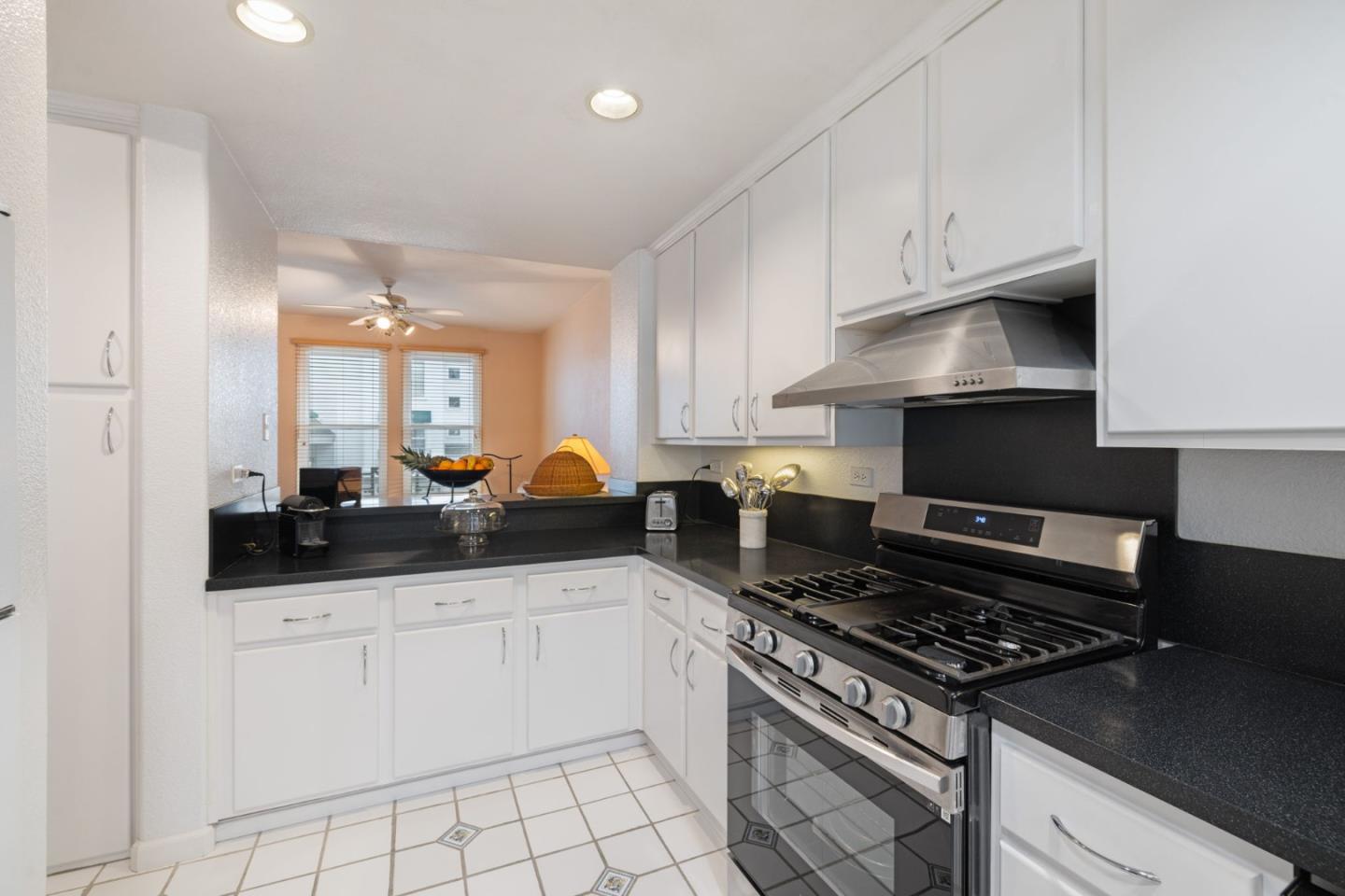 Detail Gallery Image 14 of 52 For 425 Navaro Way #108,  San Jose,  CA 95134 - 3 Beds | 2/1 Baths