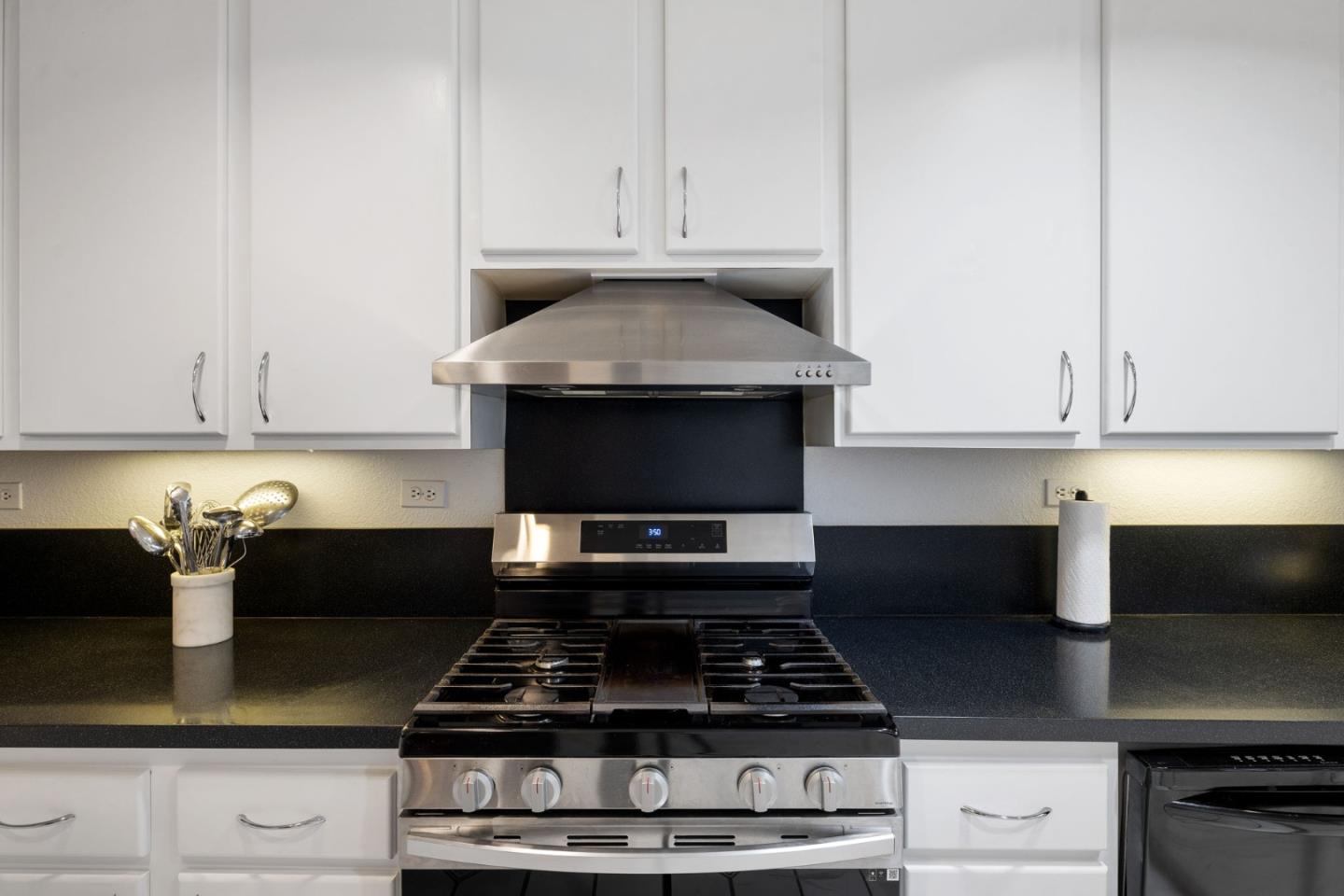 Detail Gallery Image 17 of 52 For 425 Navaro Way #108,  San Jose,  CA 95134 - 3 Beds | 2/1 Baths