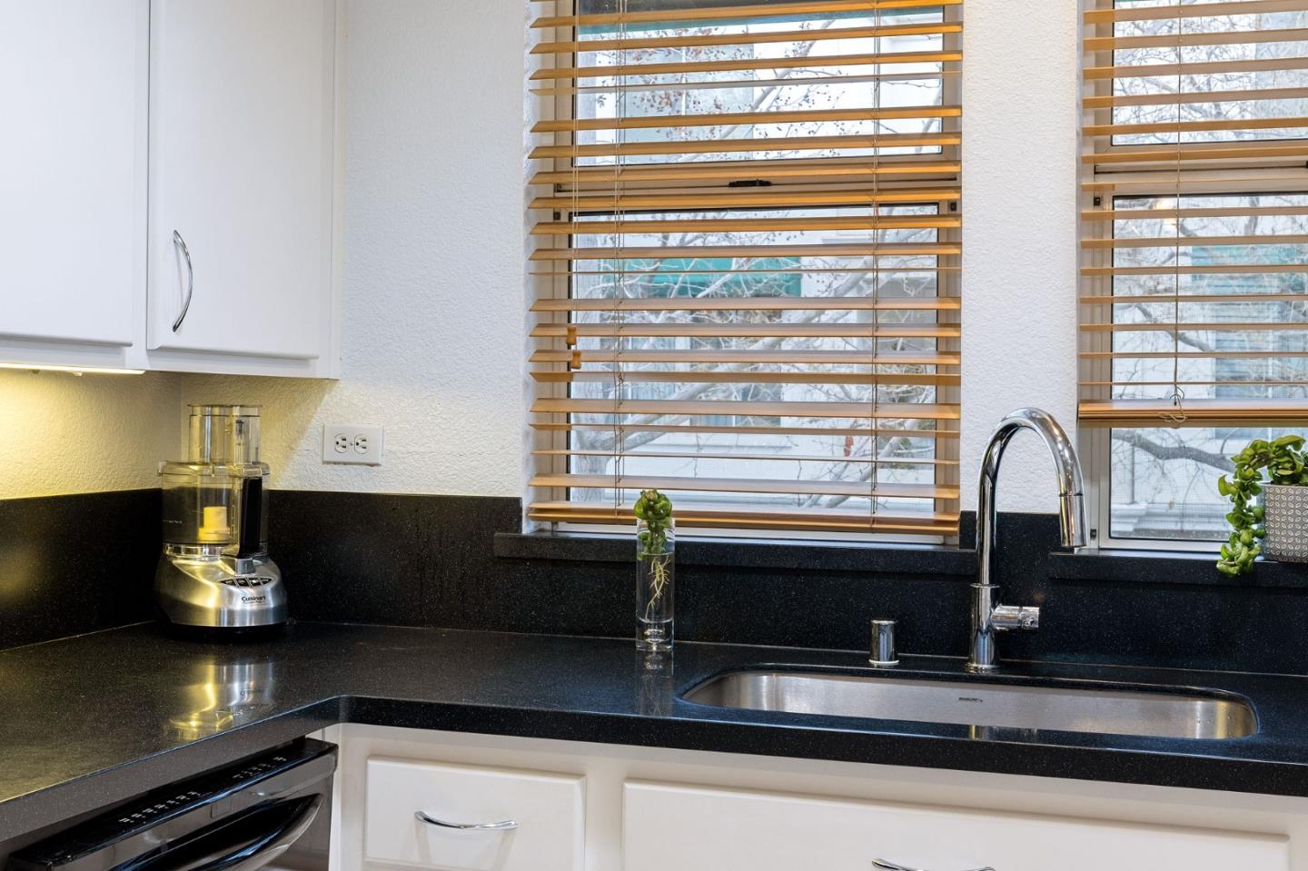 Detail Gallery Image 18 of 52 For 425 Navaro Way #108,  San Jose,  CA 95134 - 3 Beds | 2/1 Baths