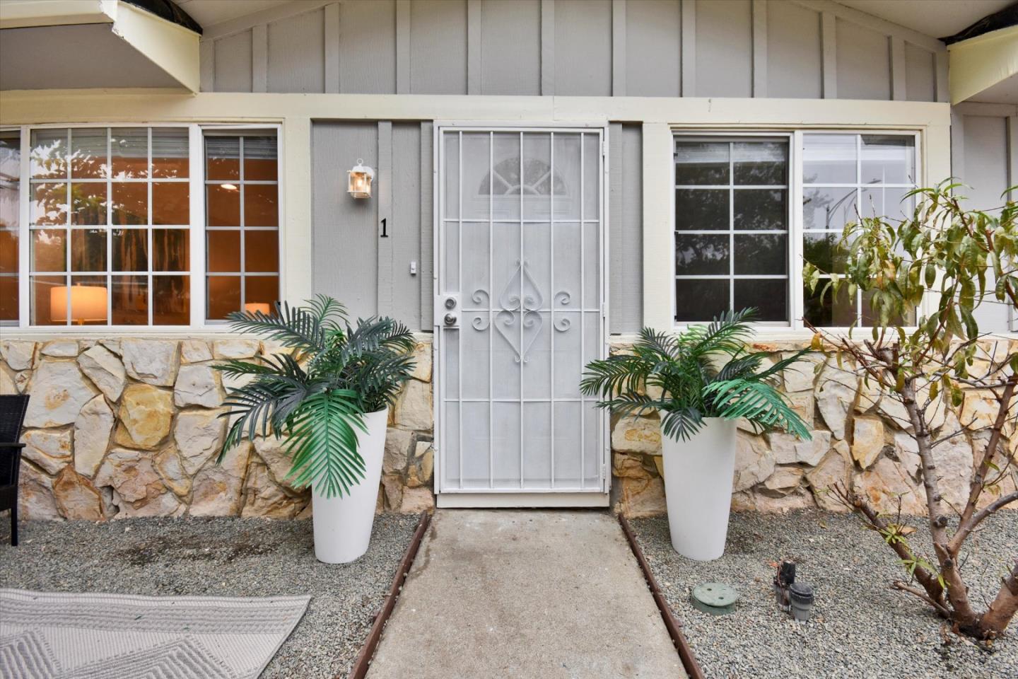 Detail Gallery Image 2 of 28 For 5683 Playa Del Rey #1,  San Jose,  CA 95123 - 2 Beds | 1 Baths