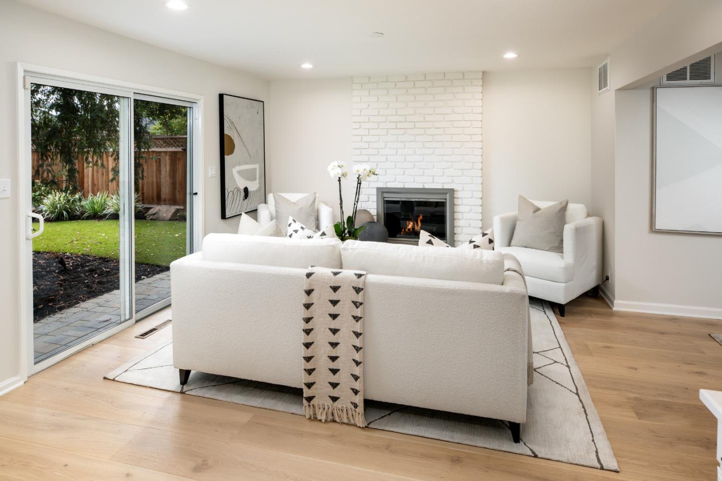 Detail Gallery Image 10 of 22 For 2721 Fairbrook Dr, Mountain View,  CA 94040 - 4 Beds | 3 Baths